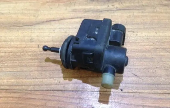 Headlight level adjustment motor