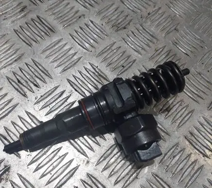 Volkswagen PASSAT B5 Fuel injector 038130073F PIB0050