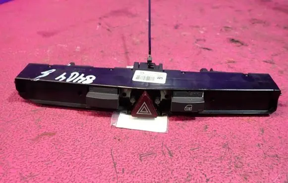 Opel Astra H Hazard light switch 