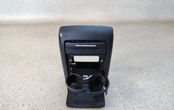 Subaru Outback Cup holder front 
