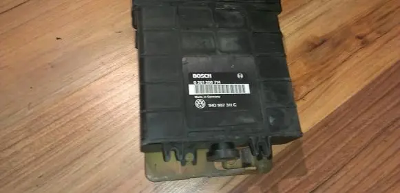 Volkswagen Golf III Engine control unit/module 0261200714 1HO907311C