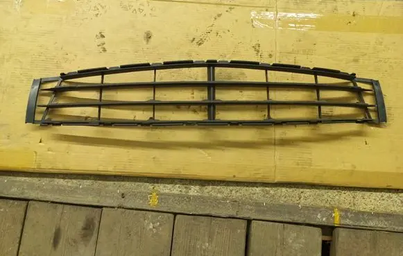 Renault Modus Front bumper lower grill 8200259259