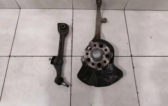 Mercedes-Benz S W221 Front wheel hub spindle knuckle A2213323001