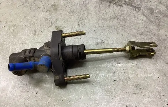 Toyota Avensis T250 Clutch slave cylinder 1720507
