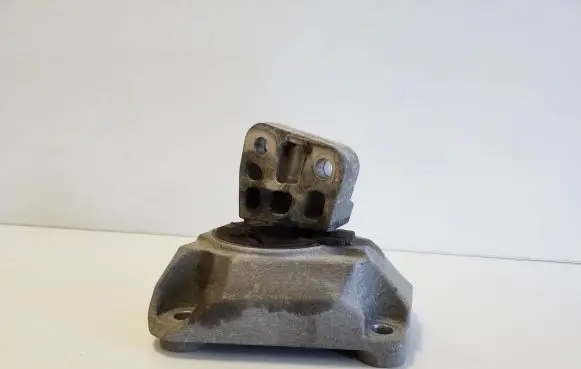 Opel Grandland X Engine mount bracket 9821256380