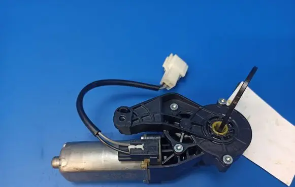 Mercedes-Benz E W211 Seat adjustment motor 0390203209 82059111