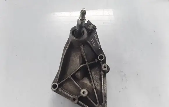 Renault Laguna I Gearbox mounting bracket 7700818582