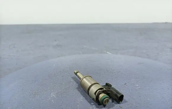 Skoda Fabia Mk3 (NJ) Fuel injector 04E906036T