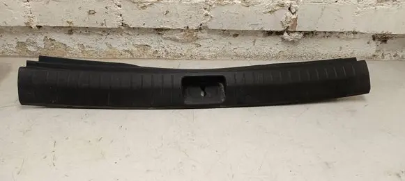 Trunk/boot sill cover protection