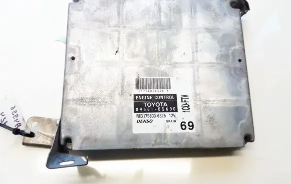 Toyota Avensis T250 Engine control unit/module 8966105690 89661-05690