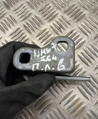 BMW 7 E65 E66 Front door upper hinge