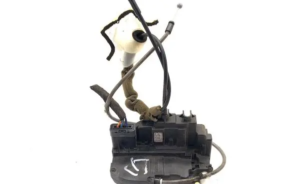 Nissan Qashqai Front door lock 