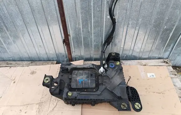Peugeot 3008 II AdBlue liquid reservoir 9825645580