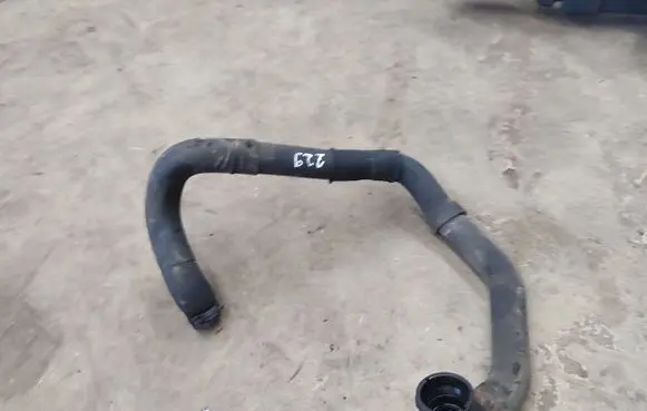 Volkswagen PASSAT B6 Engine coolant pipe/hose
