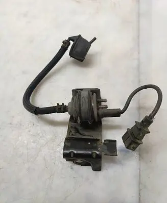 Volvo V70 Valve vacuum 12718907