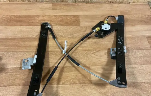 Ford Mondeo Mk III Front window lifting mechanism without motor 