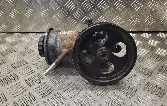 Toyota Avensis T250 Power steering pump