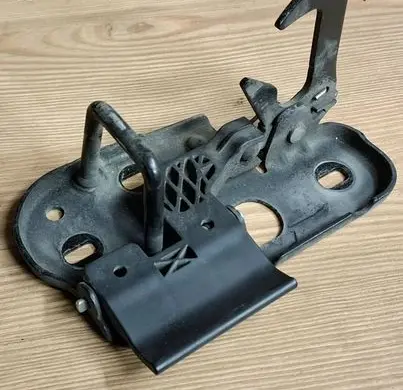 Volkswagen Caddy Engine bonnet/hood lock/latch loop/hook 1T0823480B