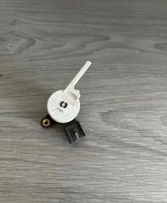 Opel Insignia A Brake pedal sensor switch 10366474