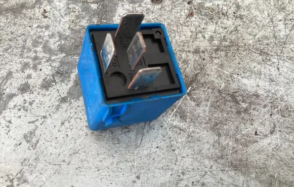 BMW 5 E39 Other relay 8364581 6136 V23134K59X313