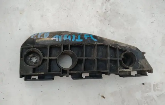 Toyota Auris 150 Fender mounting bracket
