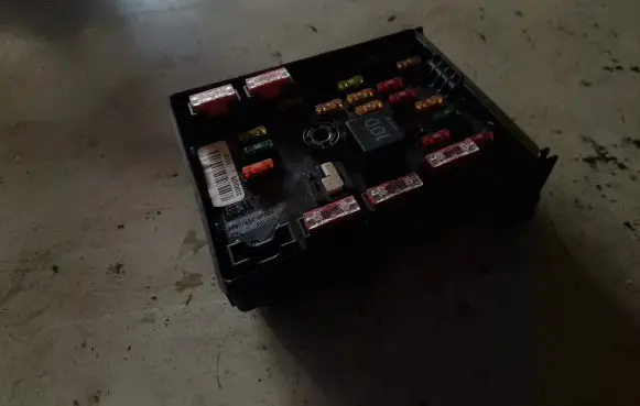 Volkswagen PASSAT B6 Fuse module 3C0937125