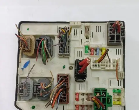 Renault Master III Fuse module 284B62172R 519542F02