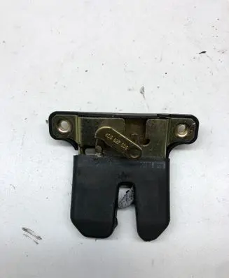 Audi A4 S4 B5 8D Tailgate/trunk/boot lock/catch/latch 8D5827505