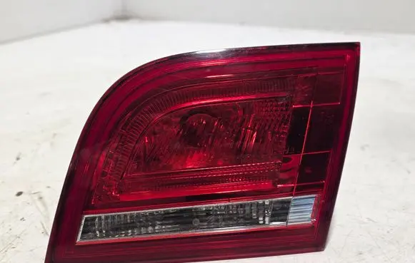 Tailgate rear/tail lights
