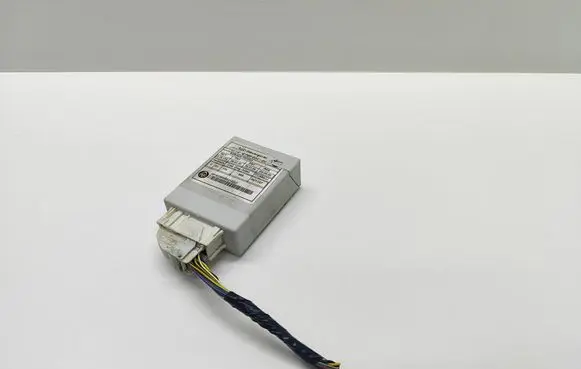 BMW 5 E60 E61 Air suspension control unit module (rear) 6769834 676983401 37146769834