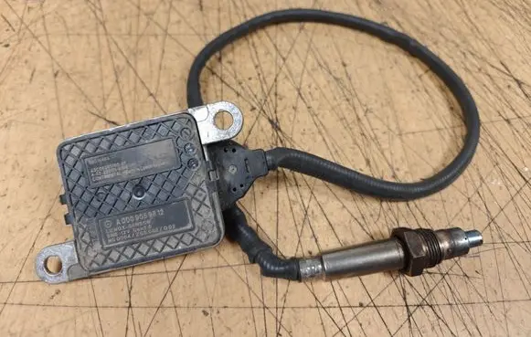 Mercedes-Benz Sprinter W907 W910 Lambda probe sensor A0009059812