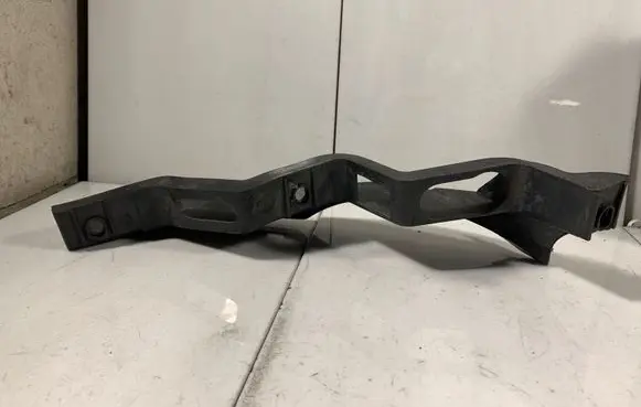 Volkswagen PASSAT B6 Front bumper mounting bracket 3C0807889