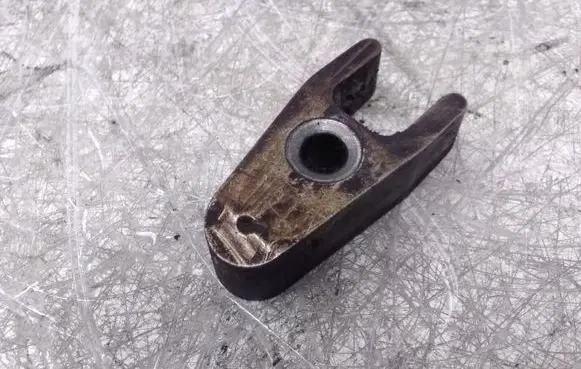 Mercedes-Benz R W251 Fuel Injector clamp holder