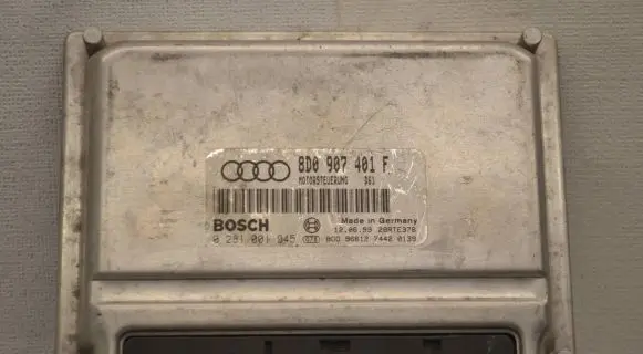 Audi A4 S4 B5 8D Engine control unit/module 8D0907401F 28RTE376 0281001945