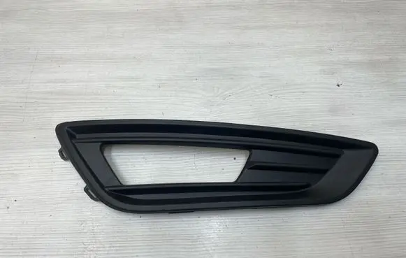 Ford Focus Front fog light trim/grill 