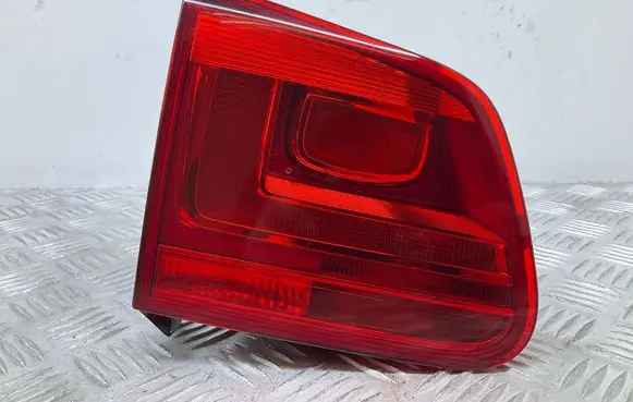 Volkswagen Tiguan Tailgate rear/tail lights 5N0945309