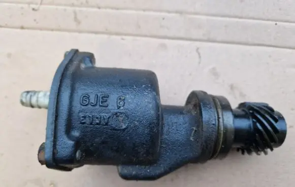 Volkswagen Golf II Vacuum pump 028207A 028145207A