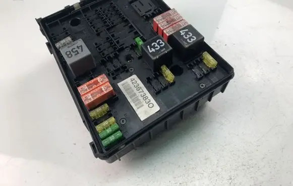 Volkswagen Golf V Fuse box set 1K0937125A