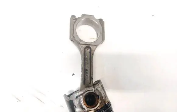 Chevrolet Captiva Piston with connecting rod