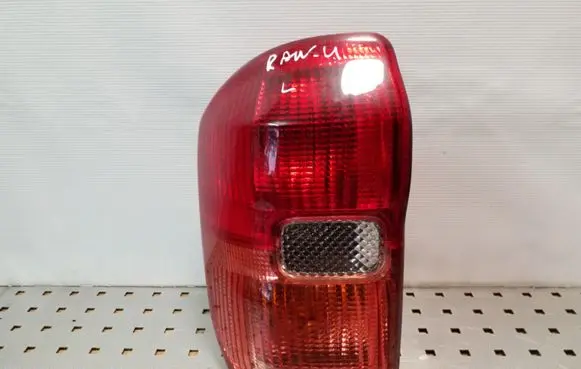 Toyota RAV 4 (XA20) Rear/tail lights