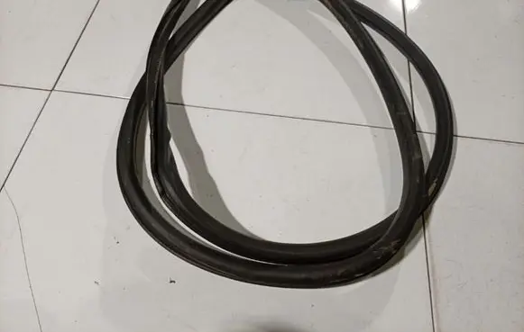 Volkswagen PASSAT B6 Rubber seal front coupe door 