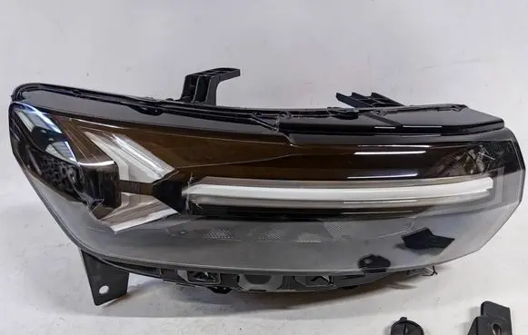 Dacia Duster III Headlight/headlamp 260107725R