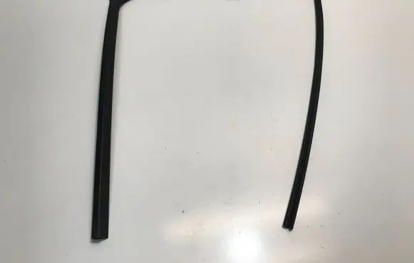 Nissan Leaf II (ZE1) Rubber seal loading door window/glass 823315SH0A