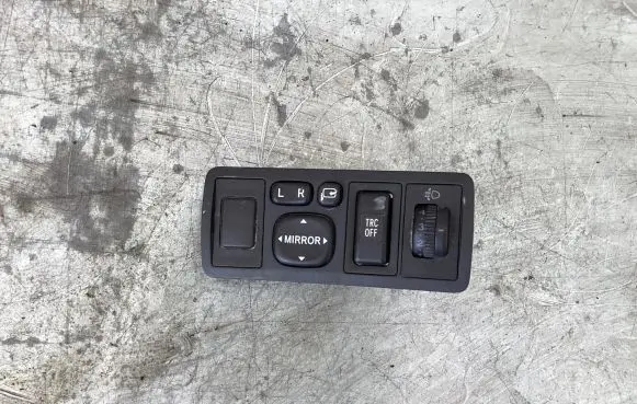 Toyota Avensis T250 Wing mirror switch