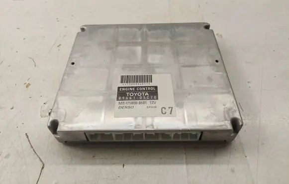 Toyota Avensis T250 Engine control unit/module MB1758008681 8966105C70