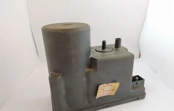 Audi A4 S4 B5 8D Central locking vacuum pump 4A0862257A