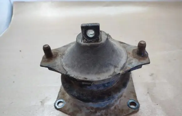 Honda Accord Engine mount bracket