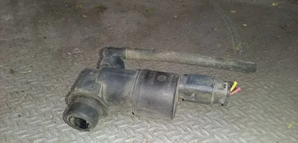 Peugeot 208 I Windscreen/windshield washer pump 9641553880