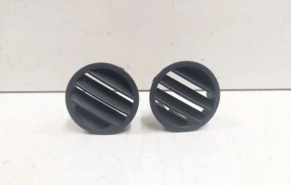 Toyota Avensis T250 Dashboard side air vent grill/cover trim
