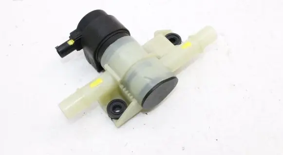 Audi Q3 F3 Fuel pressure regulator 5QF201549A